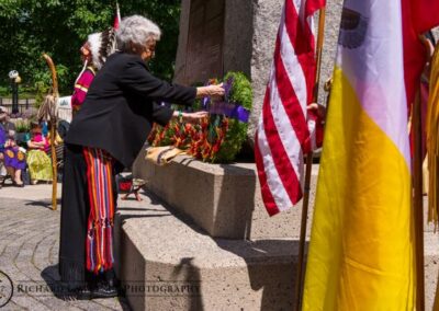 Ms. Reta Gordon laying wreath